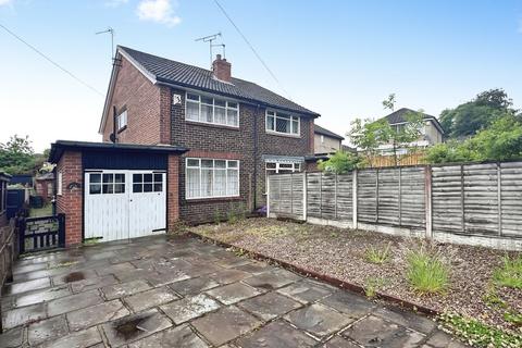 2 bed property, in Dewsbury Road, £230,000