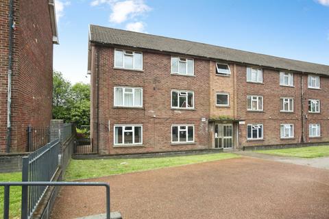 2 bed property, in Treharne Flats, £112,500