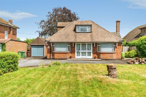 3 bed property, in Worlds End Lane, £725,000