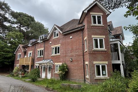 4 bed property, in 11 Parklands, £250,000
