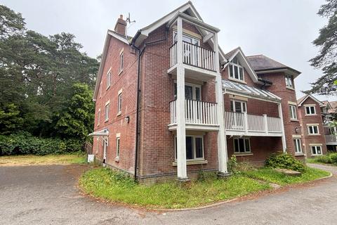 4 bed property, in 4 Parklands, £300,000