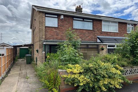 3 bed property, in Church Road, £165,000