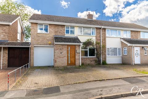 4 bed property, in Hulbert Close, £425,000
