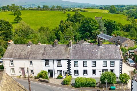 5 bed property, in High Street, £750,000
