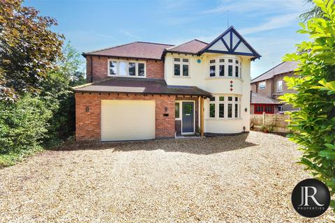 4 bed property, in Mount Road, £775,000