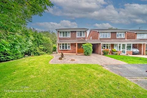 3 bed property, in Deanery Close, £280,000