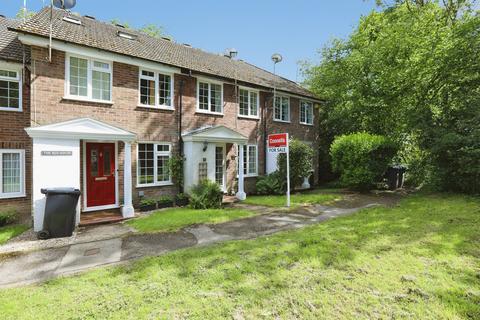 2 bed property, in The Glades, £290,000