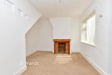 2 bed property, in Dial Road, £240,000
