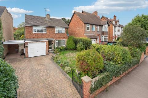3 bed property, in Southcourt Road, £625,000