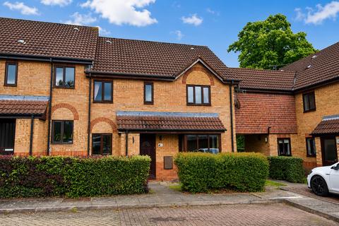 2 bed property, in Apple Tree Close, £238,500
