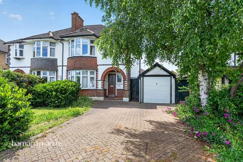 3 bed property, in Kingston Road, £625,000