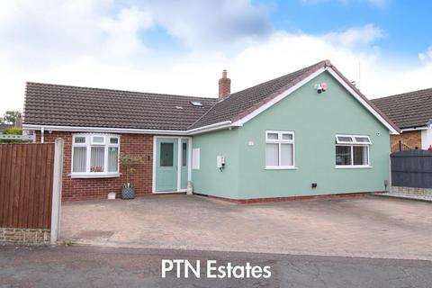 2 bed property, in Aretha Close, £400,000