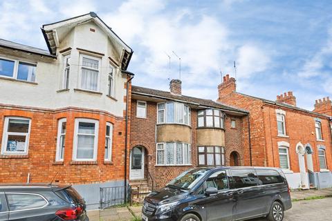 2 bed property, in Chaucer Street, £170,000