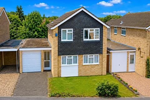 3 bed property, in Tannsmore Close, £550,000