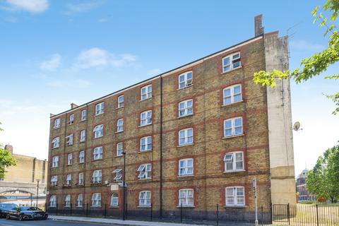 3 bed property, in Pitsea Street, £400,000