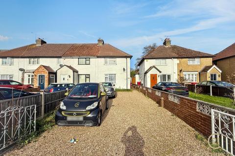 2 bed property, in Lower Cippenham Lane, £375,000