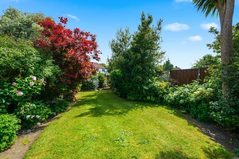 4 bed property, in Oxford Crescent, £750,000