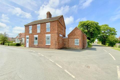 4 bed property, in Jubilee Road, £295,000