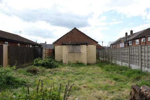 Studio, in Clifton Drive, £40,000