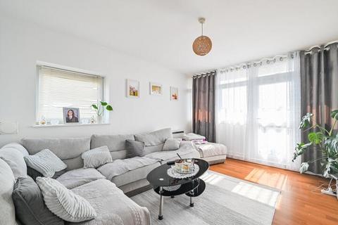 2 bed property, in Rymill Street, £180,000