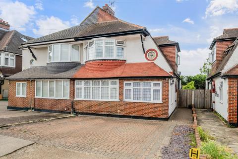 4 bed property, in Riverview Road, £685,000