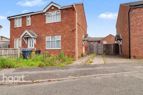 2 bed property, in Hinckley LE10, £190,000