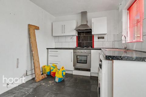 2 bed property, in Hinckley LE10, £190,000