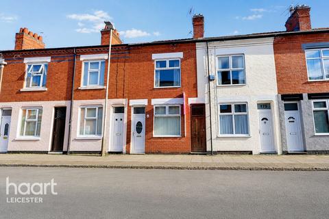 3 bed property, in Tudor Road, £140,000