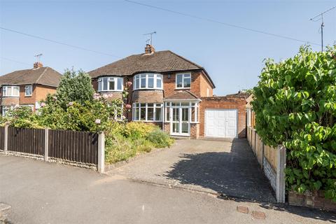 3 bed property, in Woodlands Road, £360,000