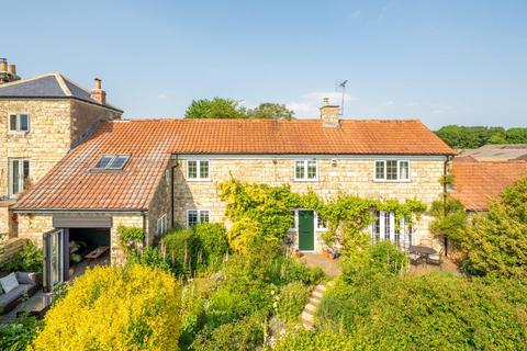 4 bed property, in Leeds Road, £595,000