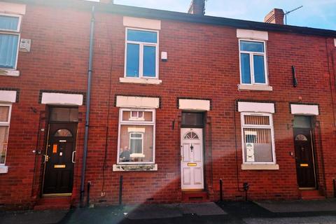 2 bed property, in Radnor Street, £130,000