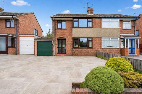 3 bed property, in Marians Drive, £200,000