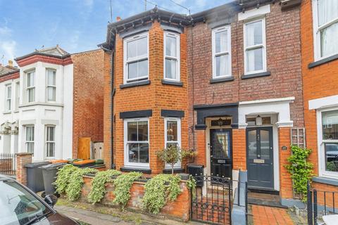 3 bed property, in Hartwell Crescent, £450,000