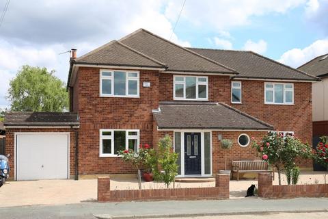 4 bed property, in Broadfields, £1,650,000