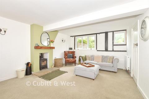 2 bed property, in Fairhazel, £400,000