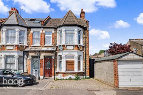 4 bed property, in Vicarage Lane, £550,000