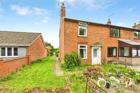 2 bed property, in Beccles Road, £160,000