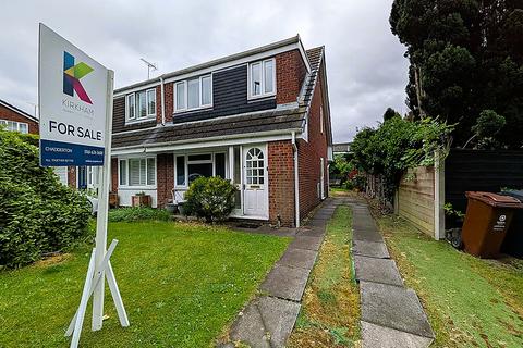 3 bed property, in 34 Firwood Park, £200,000