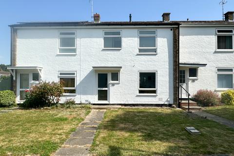 3 bed property, in Priory Close, £270,000