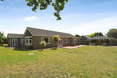 4 bed property, in Exmoor Close, £410,000