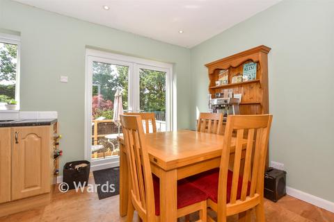 2 bed property, in Bankfields, £325,000