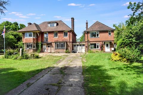 7 bed property, in Childsbridge Lane, £1,100,000