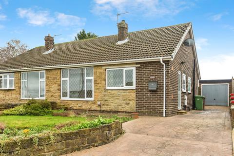 2 bed property, in Netherton Lane, £200,000