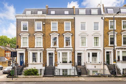 2 bed property, in Harwood Road, £795,000
