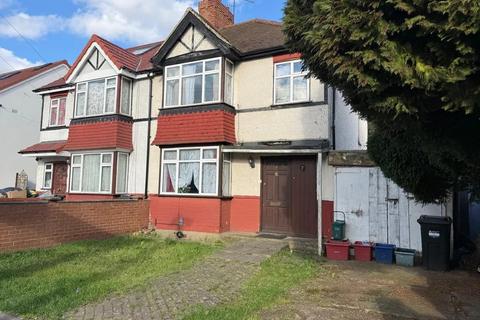 3 bed property, in Hounslow TW5, £645,000