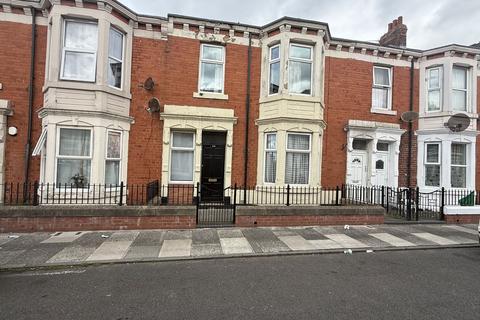 3 bed property, in Ladykirk Road, £100,000