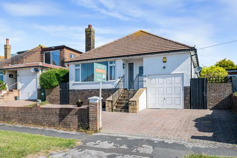 2 bed property, in Oaklands Avenue, £475,000