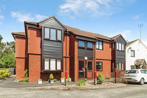 1 bed property, in Mill Close, £130,000