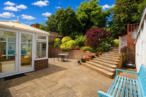 3 bed property, in Ingleton Road, £750,000