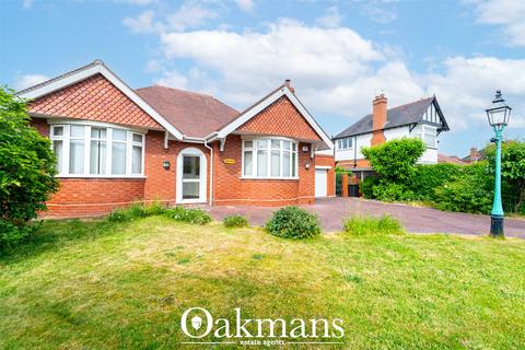 2 bed property, in Holly Road, £375,000
